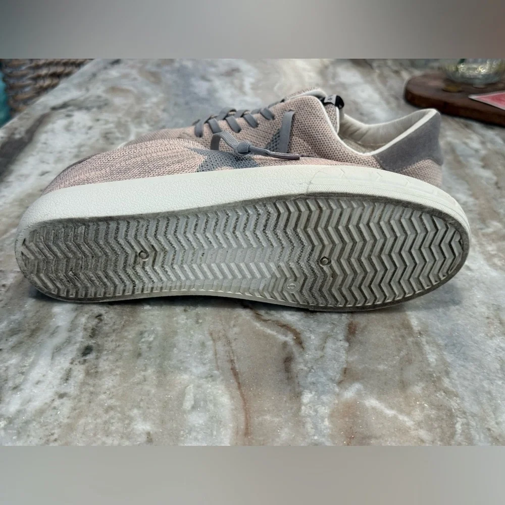 Women’s VINTAGE HAVANA Fly Salmon multi sneaker- Size 9